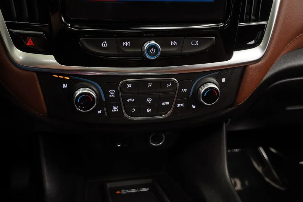 Used 2019 IRIDESCENT PEARL TRICOAT Chevrolet High Country image 22