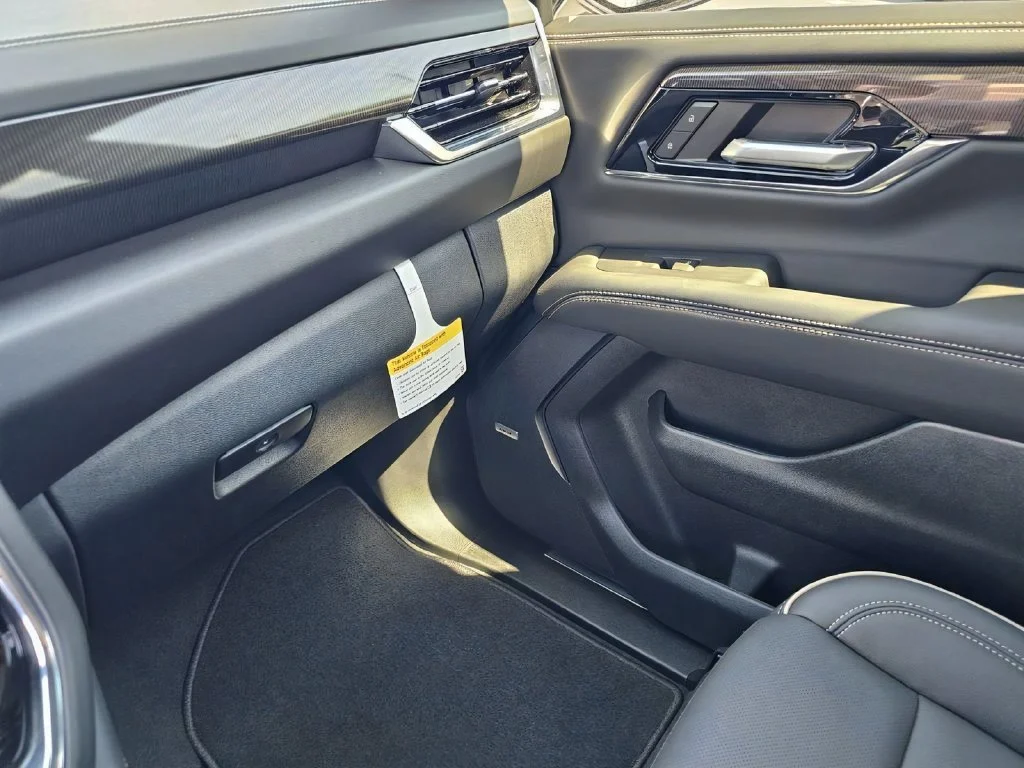 New 2026 Summit White GMC Elevation image 27