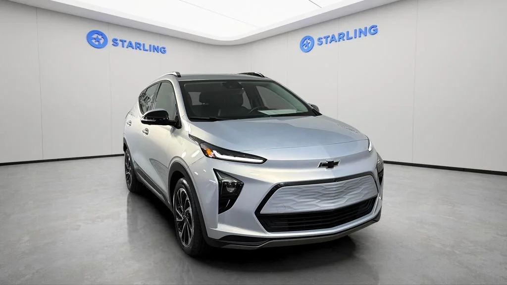Used 2023 Silver Flare Metallic Chevrolet Premier image 15