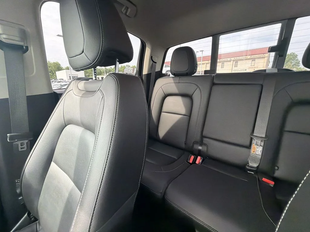 Used 2022 Gray Chevrolet Z71 image 12