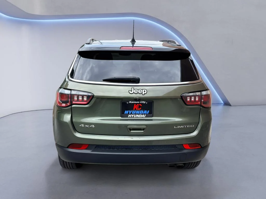 Used 2020 Olive Green Pearlcoat Jeep Limited image 4