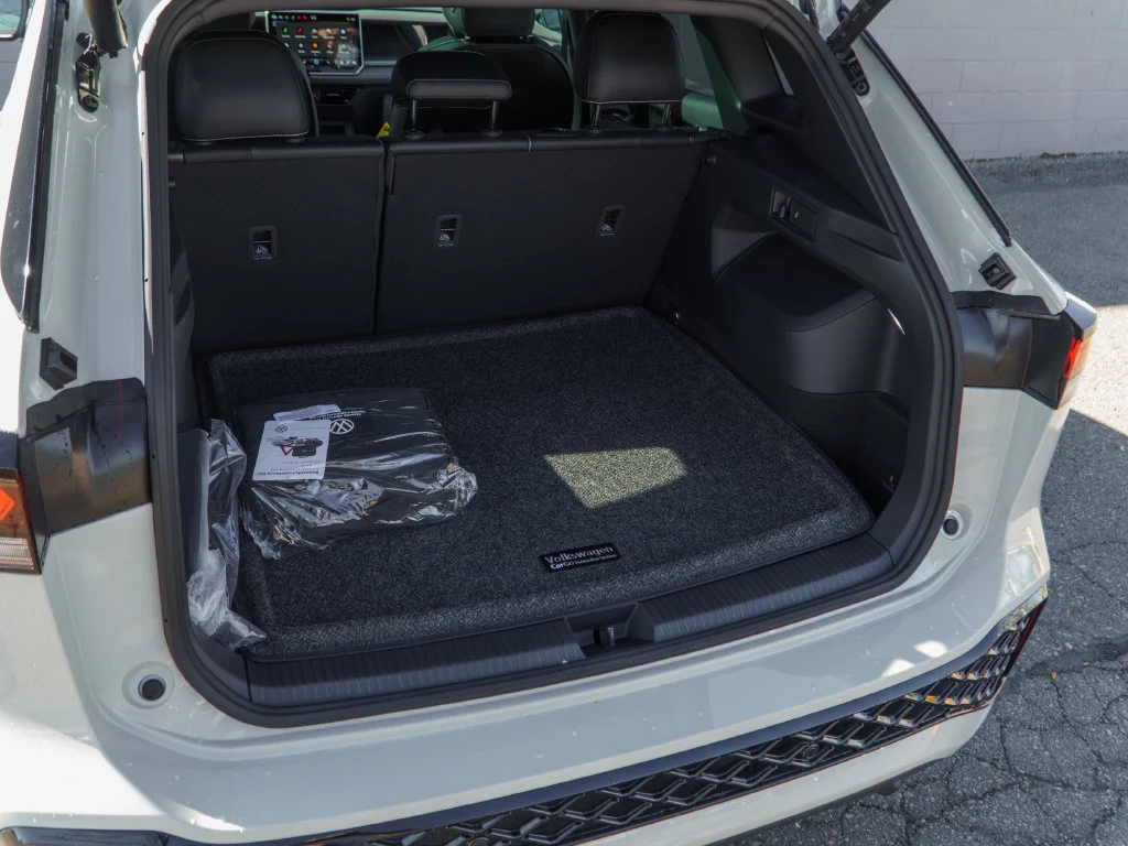 New 2026 Sandstone W/Deep Black Roof Volkswagen 2.0T SE R-Line Black image 6
