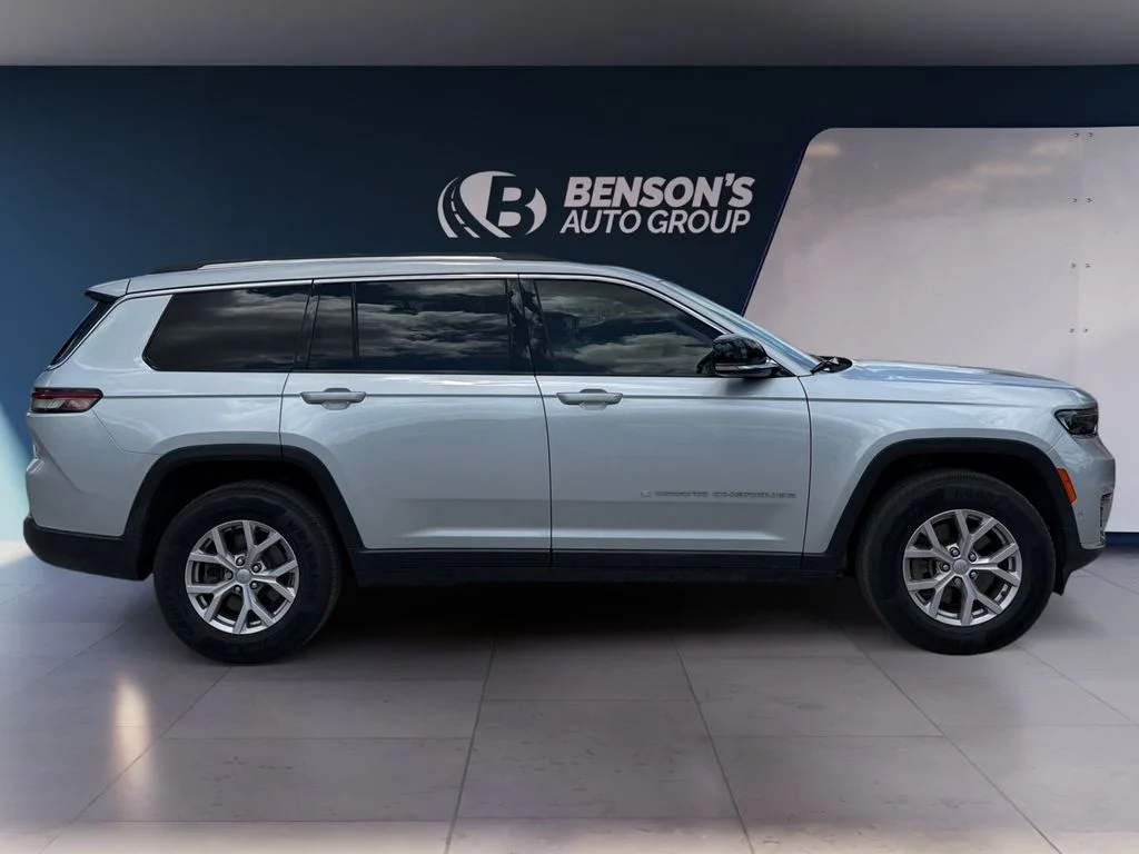 Used 2022 Silver Jeep Limited image 6