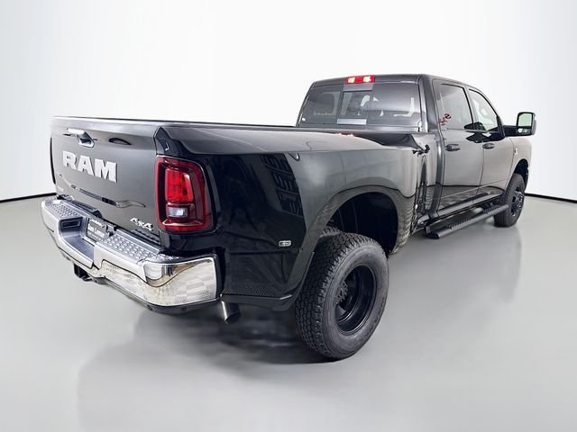 New 2026 Diamond Black Crystal Pearl-Coat Exterior Paint RAM Tradesman image 7