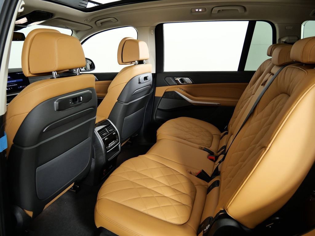 Used 2026 Skyscraper Grey Metallic BMW xDrive40i image 33