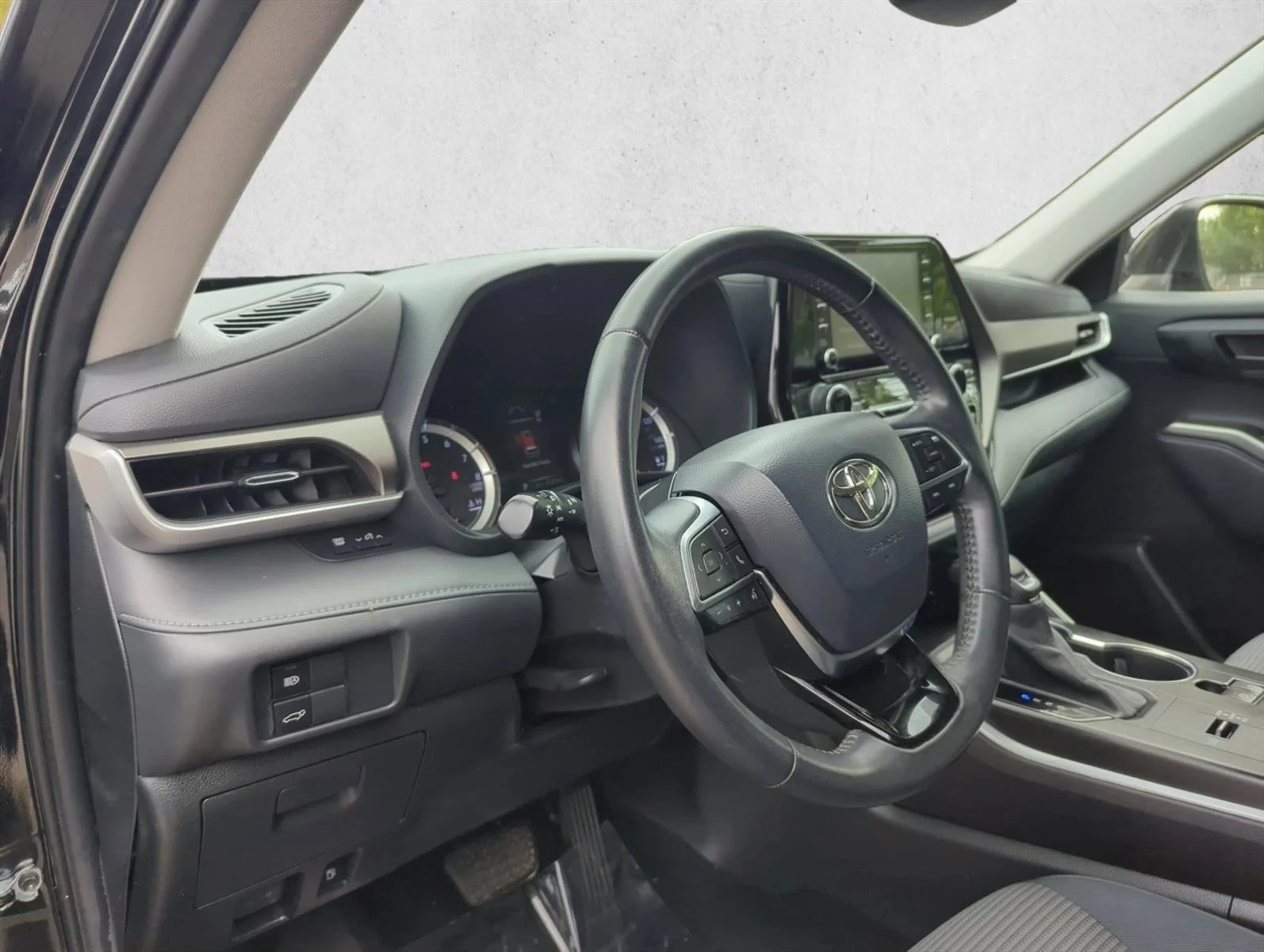 Used 2021 Midnight Black Metallic Toyota LE image 16