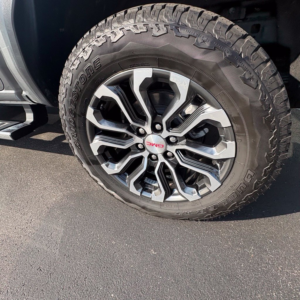Used 2025 Sterling Metallic GMC Denali image 9