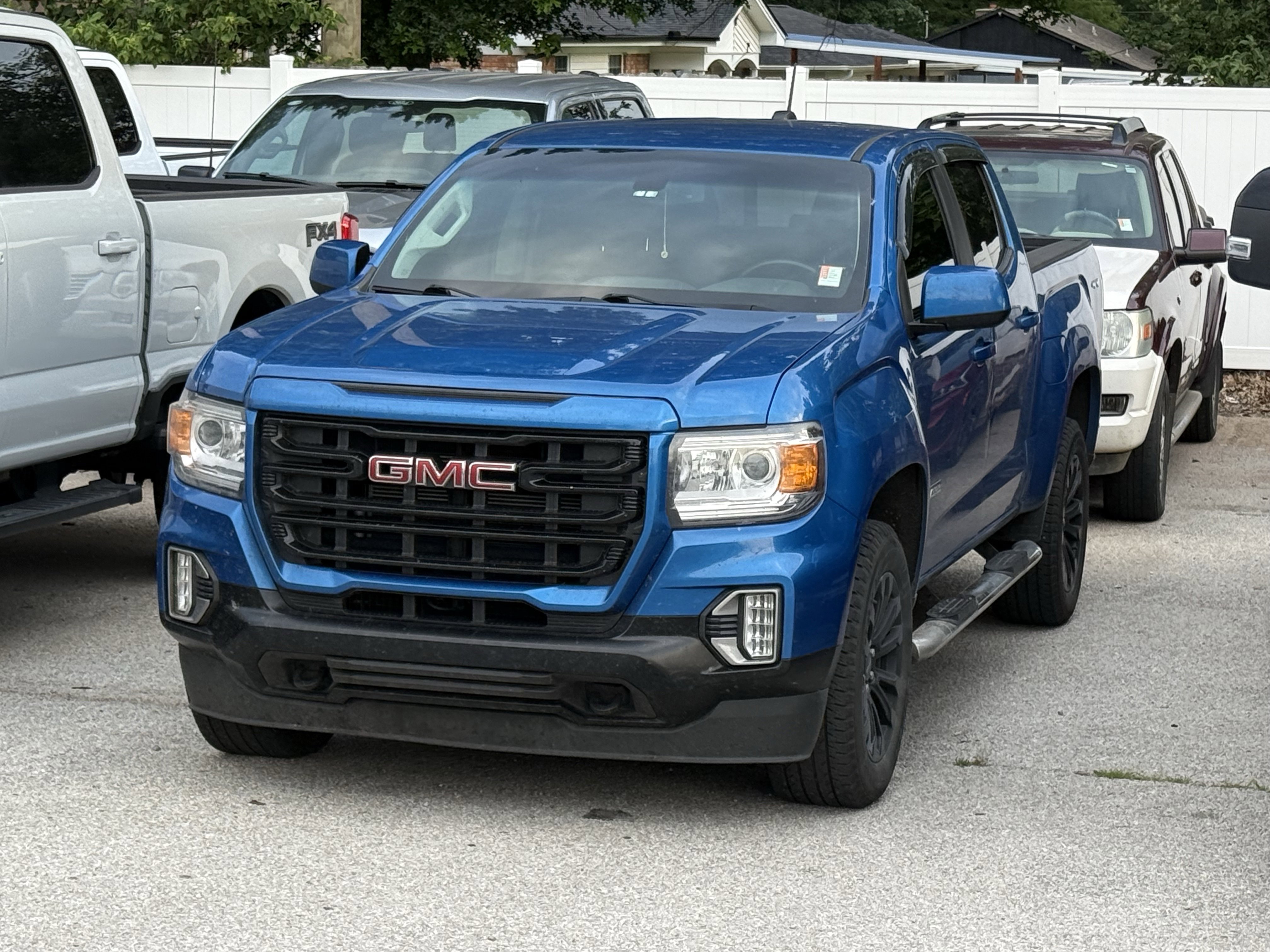 Used 2022 Dynamic Blue Metallic GMC 4WD Elevation image 3