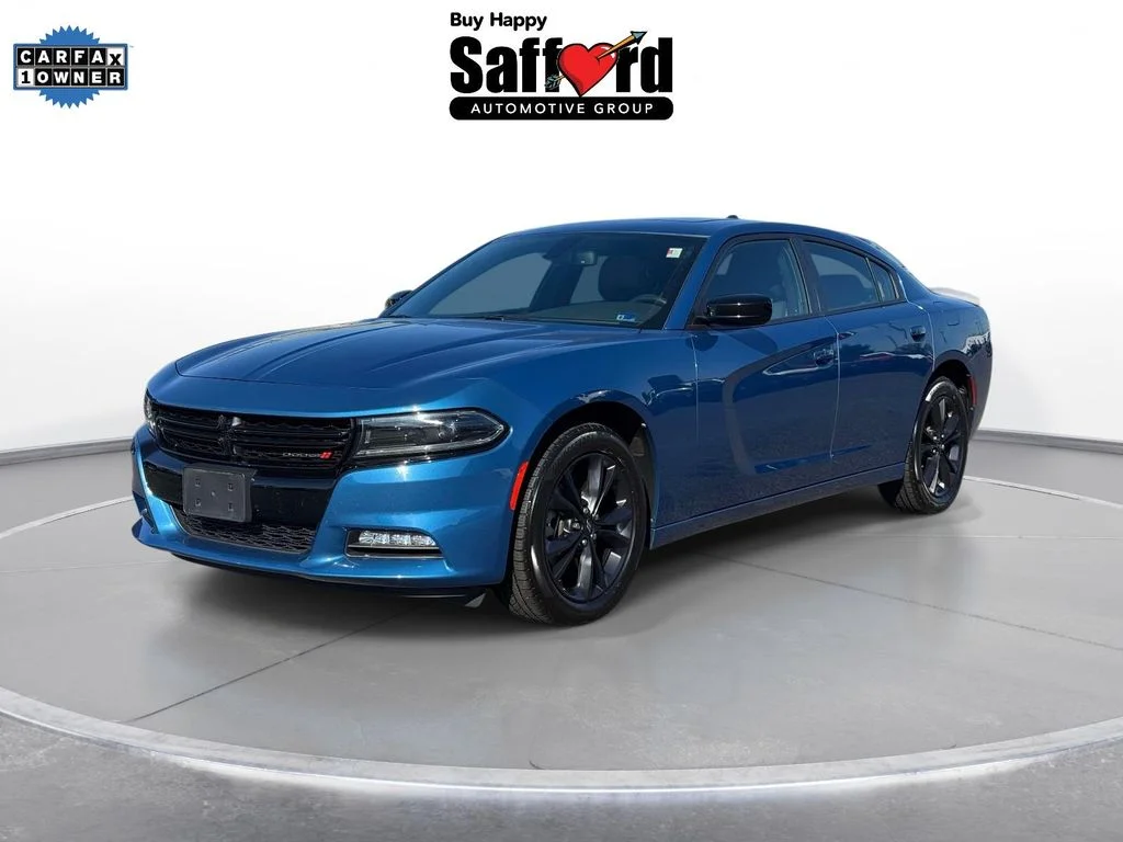 Used 2022  Dodge SXT image 1