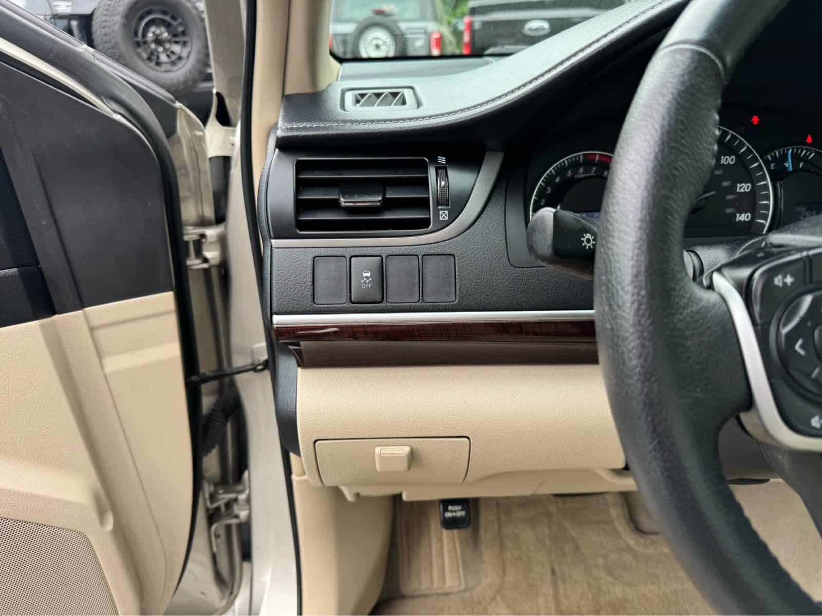 Used 2014 Creme Brulee Mica Toyota XLE image 13