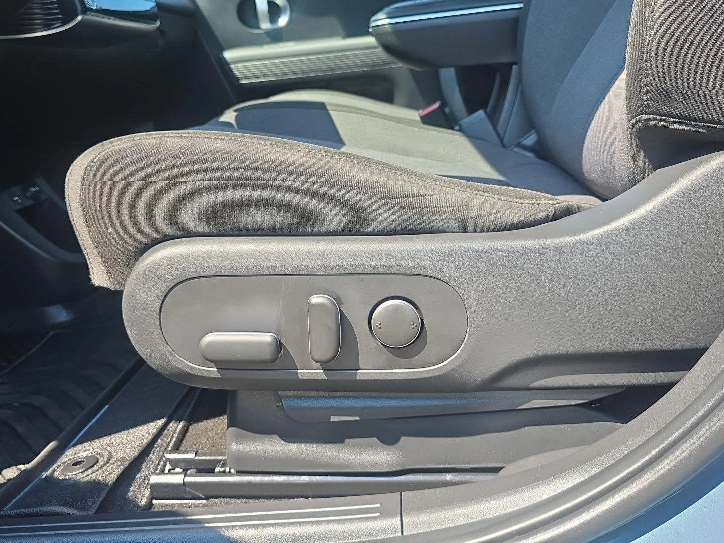 Used 2024 Digital Teal Hyundai SE image 12