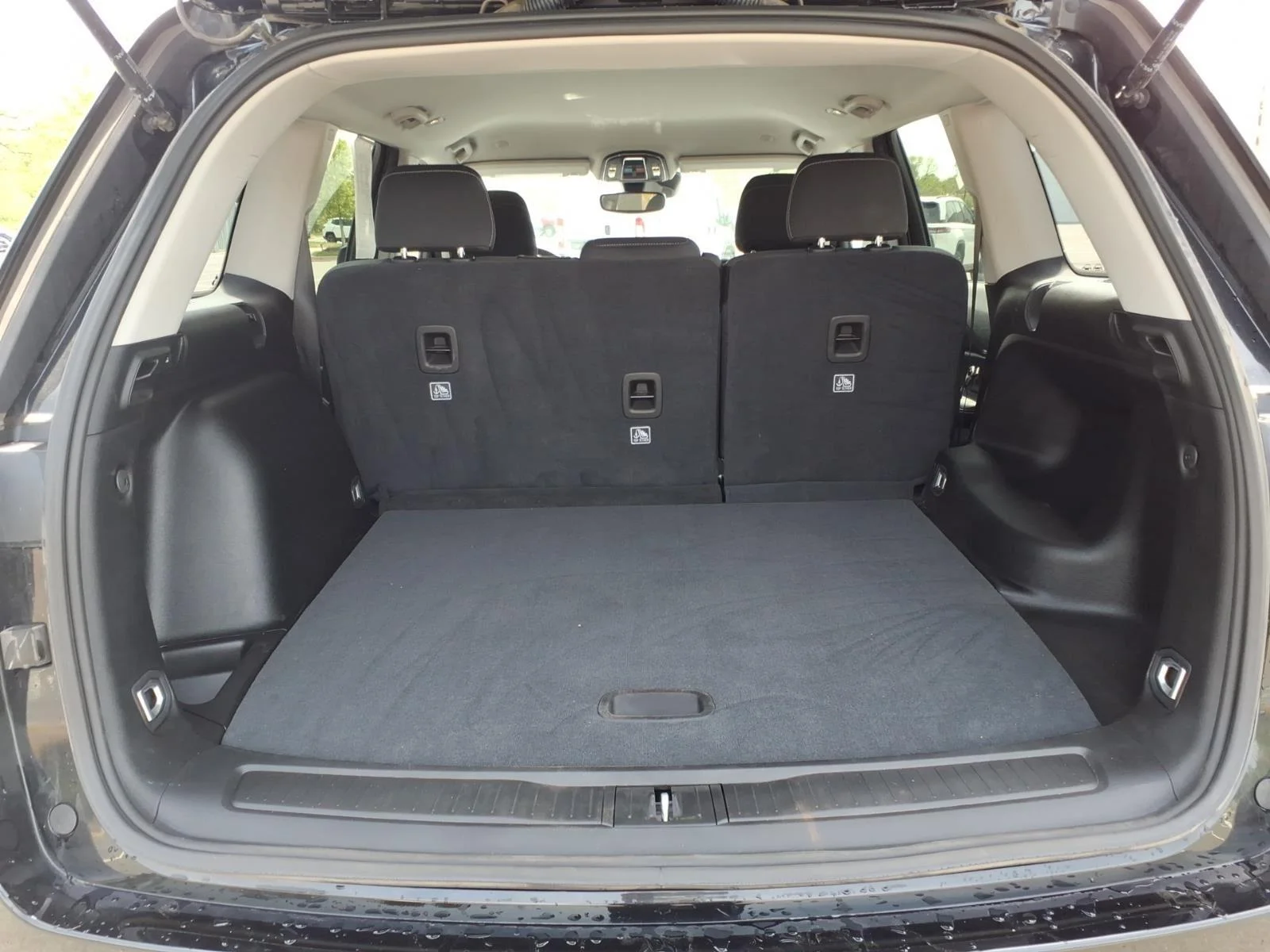 Used 2023 Diamond Black Crystal Pearlcoat Jeep Laredo image 30