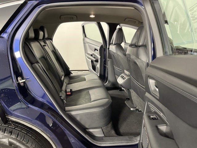 Used 2023 Deep Ocean Blue Pearl/Black Diamond Pearl Nissan ENGAGE image 40