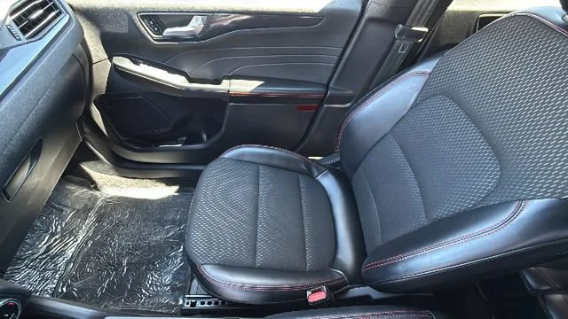 2025 Ford Escape ST-Line - Photo 12
