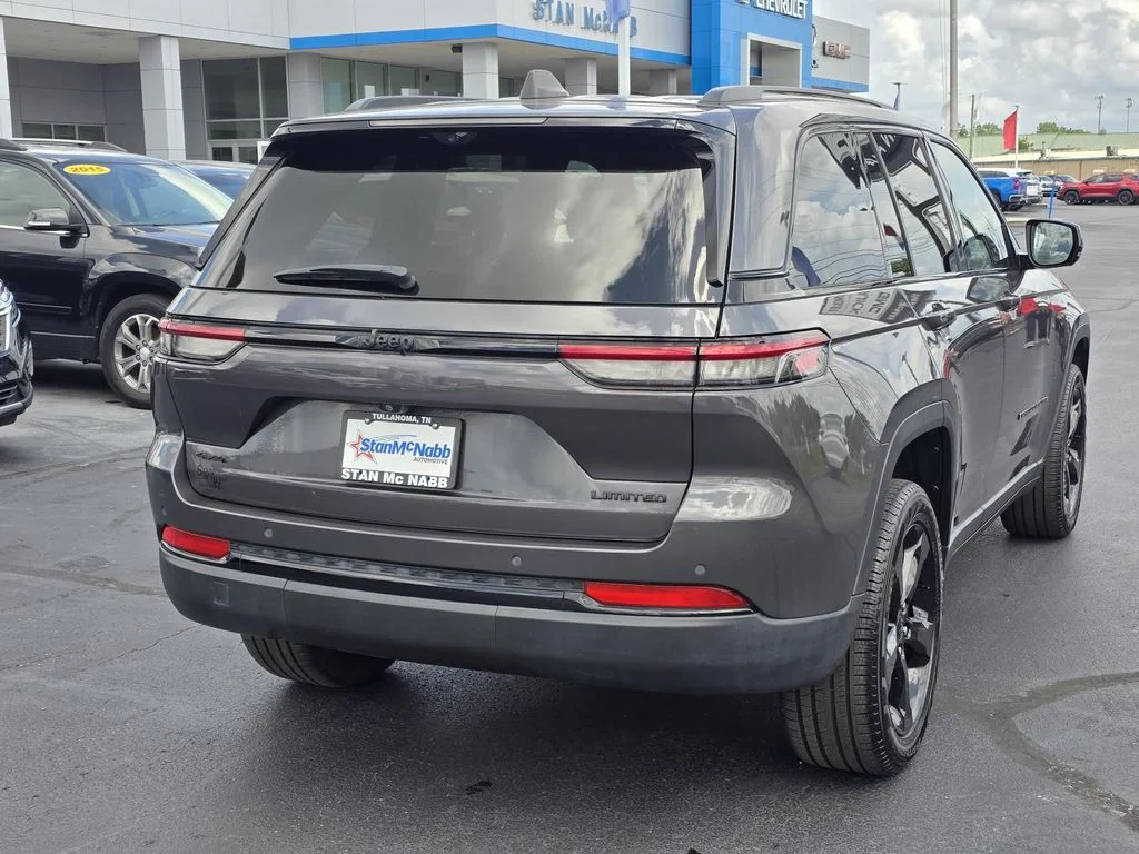 Used 2025 Baltic Gray Metallic Clearcoat Jeep Limited image 5