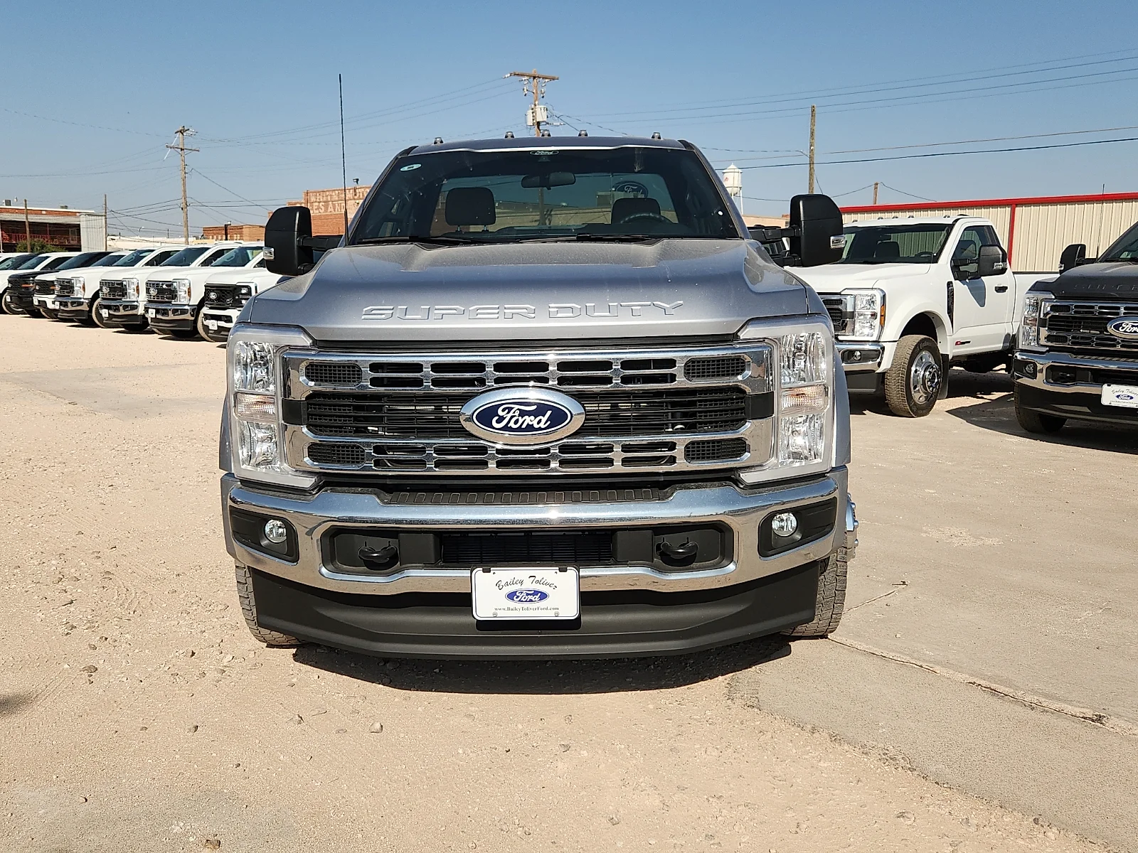 New 2027 Iconic Silver Metallic Ford XLT image 2
