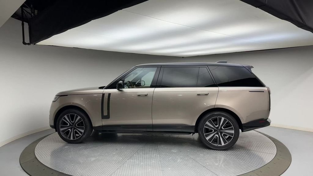 Used 2023  Land Rover Autobiography image 5
