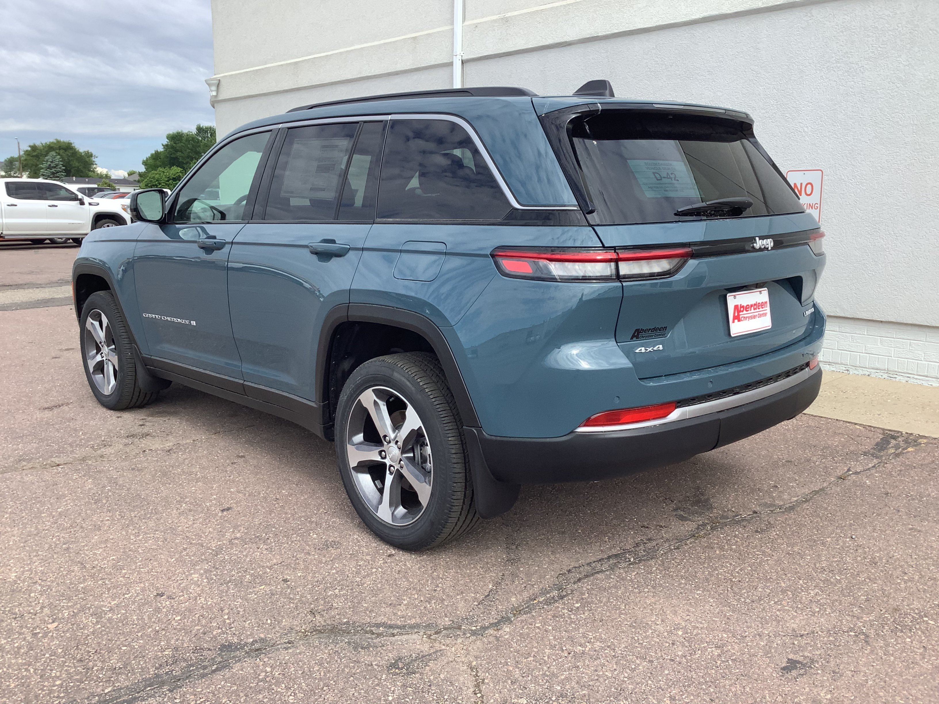 New 2026 Steel Blue Exterior Paint Jeep Limited image 6