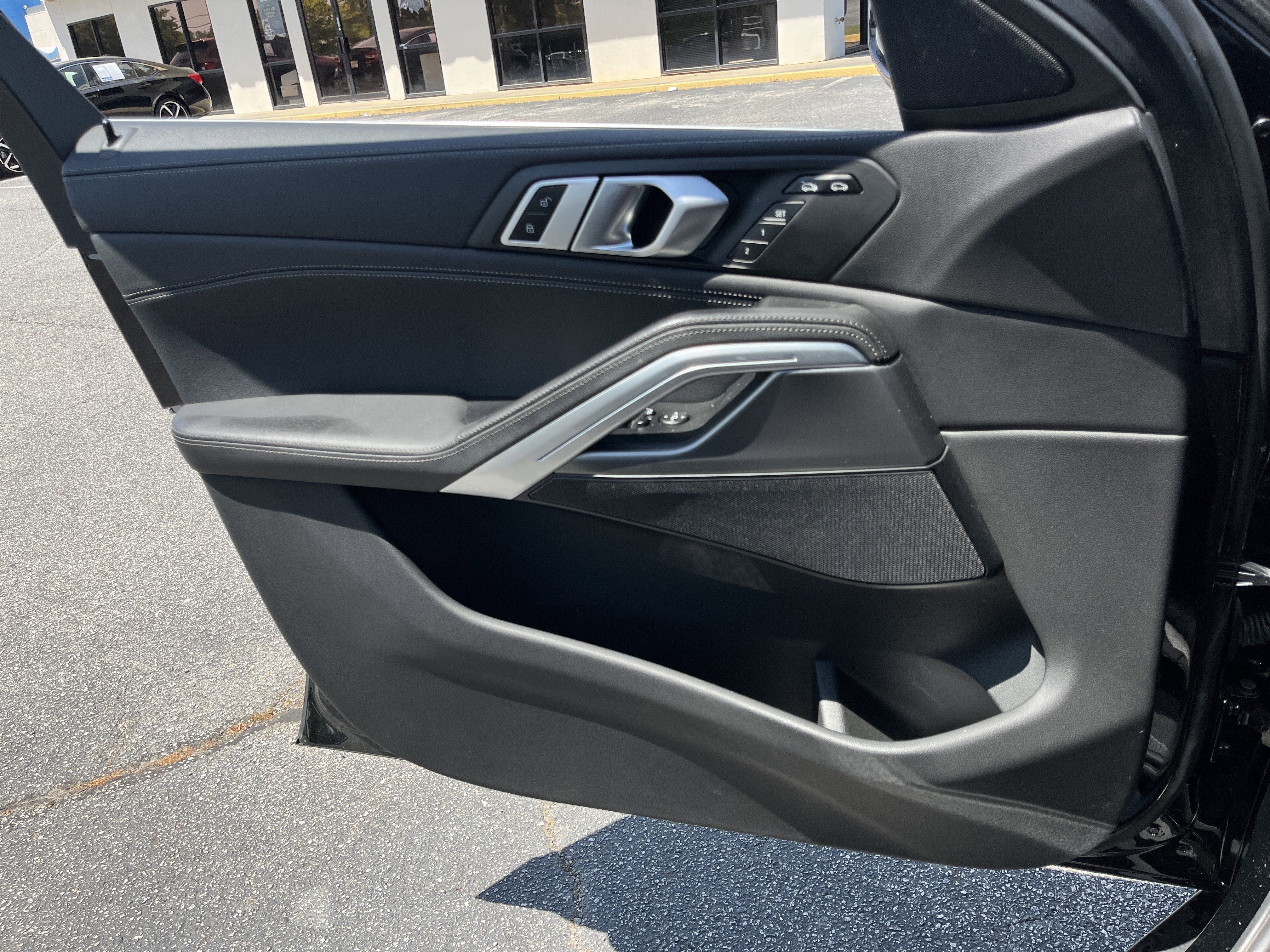 Used 2023 Jet Black BMW xDrive40i image 13