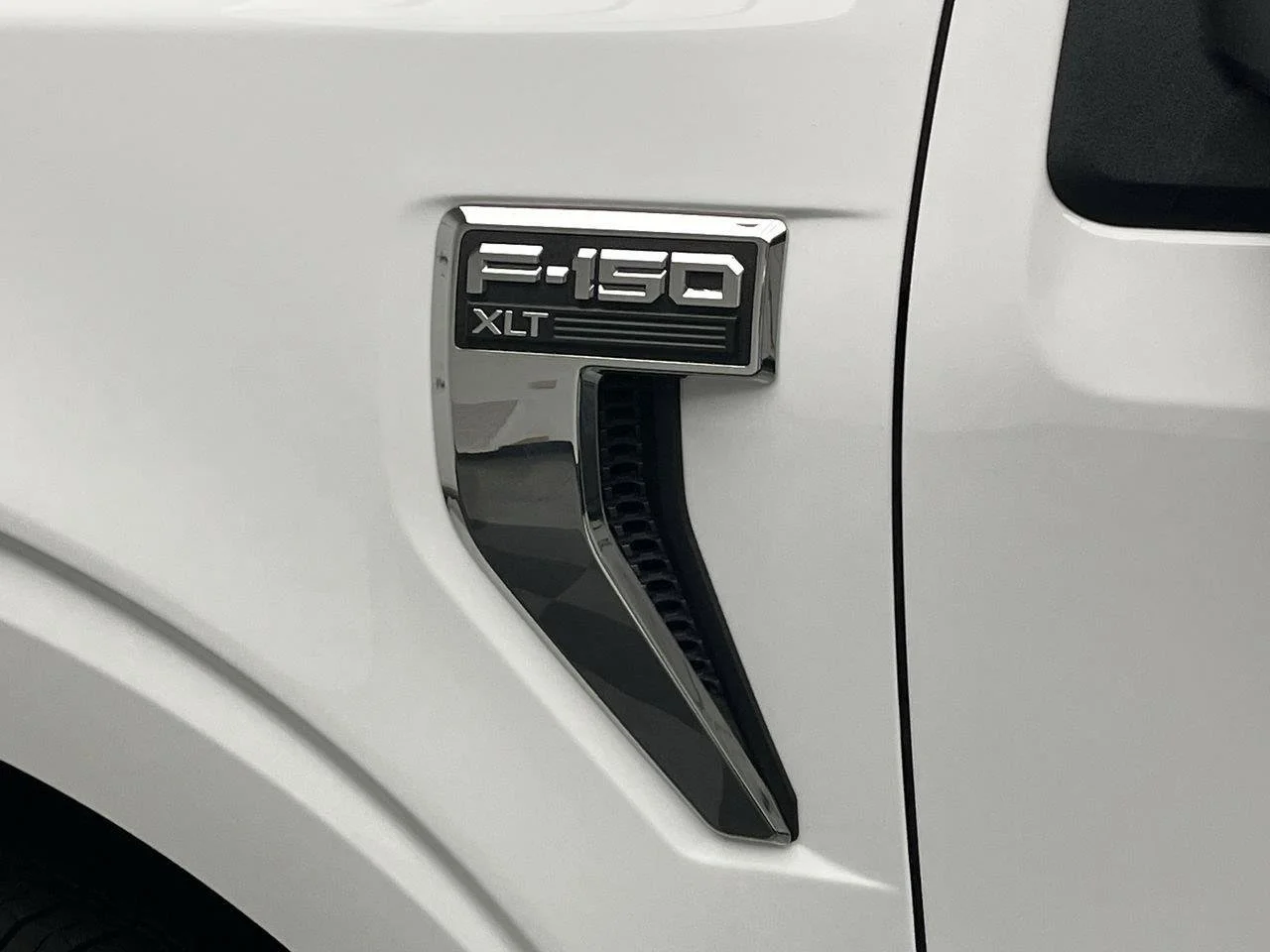 Used 2025 White Ford XLT image 29