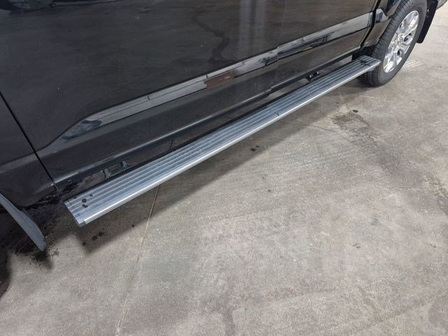 Used 2022 Black Metallic Ford Platinum image 9