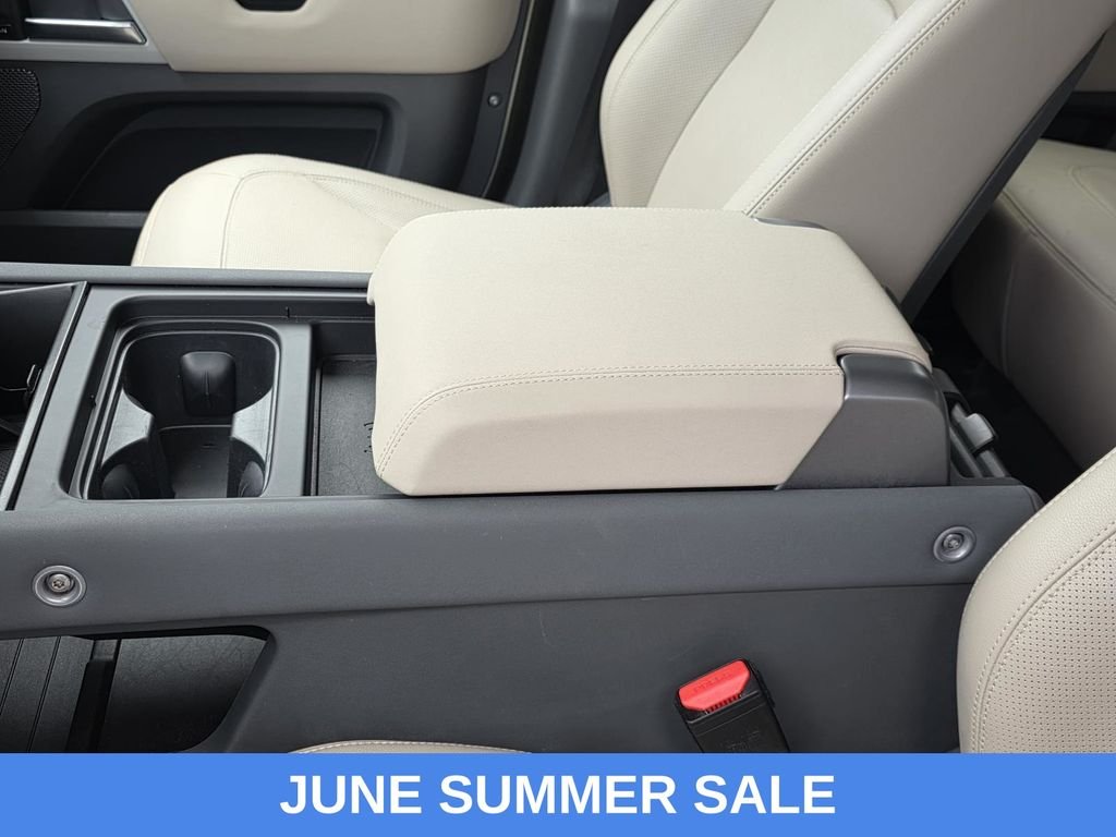 Used 2023 Green Land Rover SE image 10