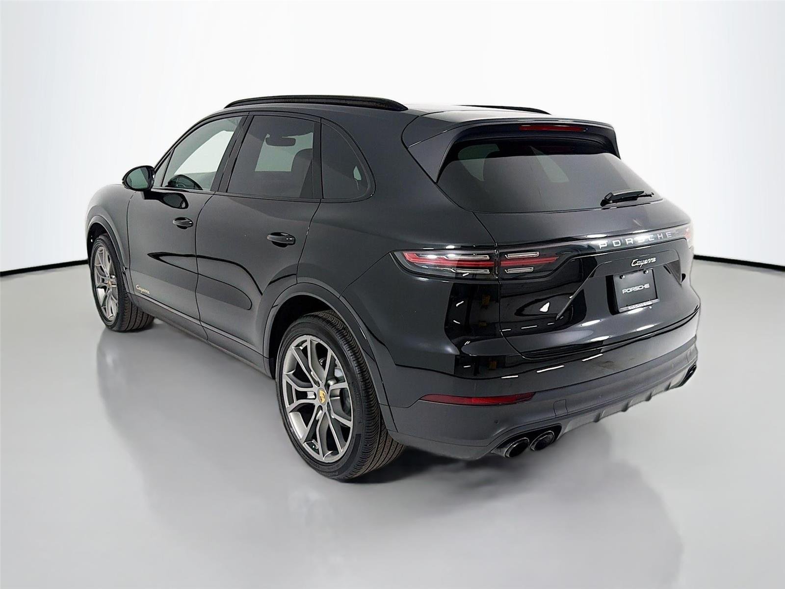 Used 2023  Porsche  image 3