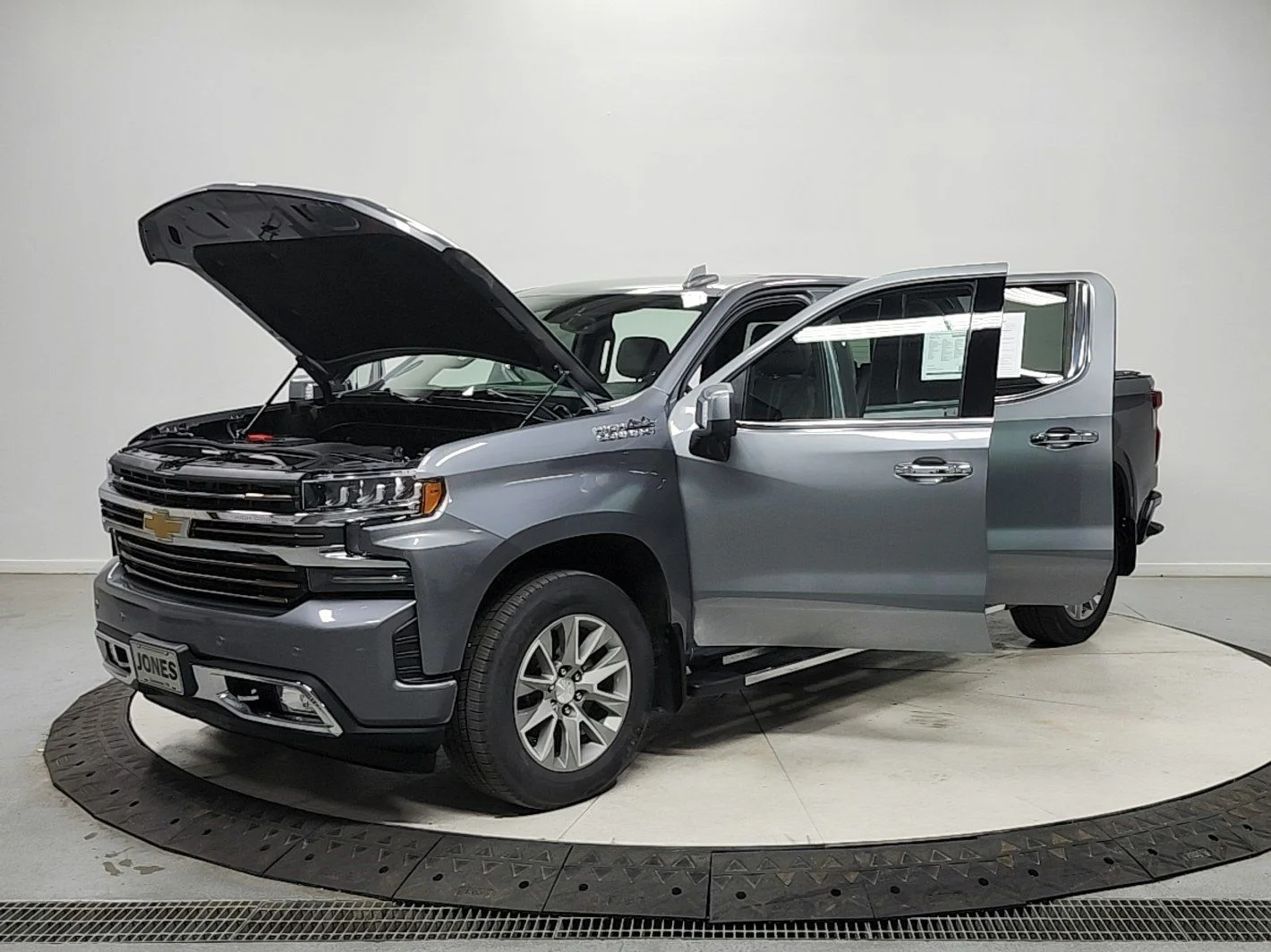 Used 2022 Gray Chevrolet High Country image 11