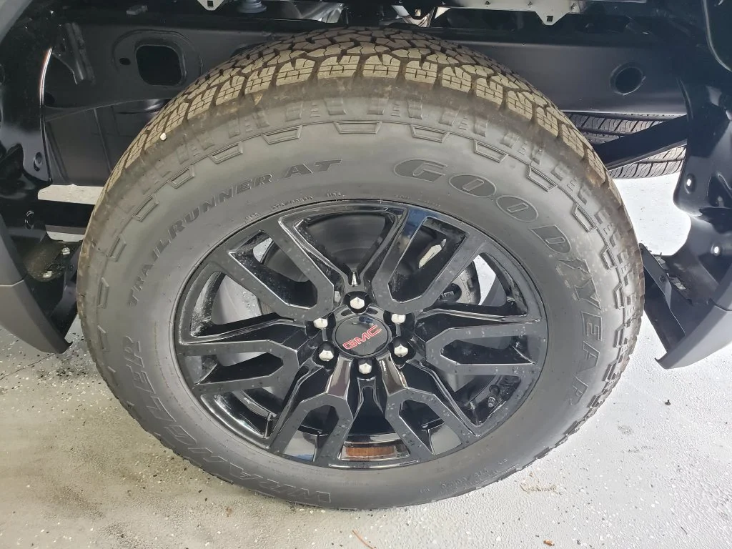 New 2026 Onyx Black GMC Elevation image 30