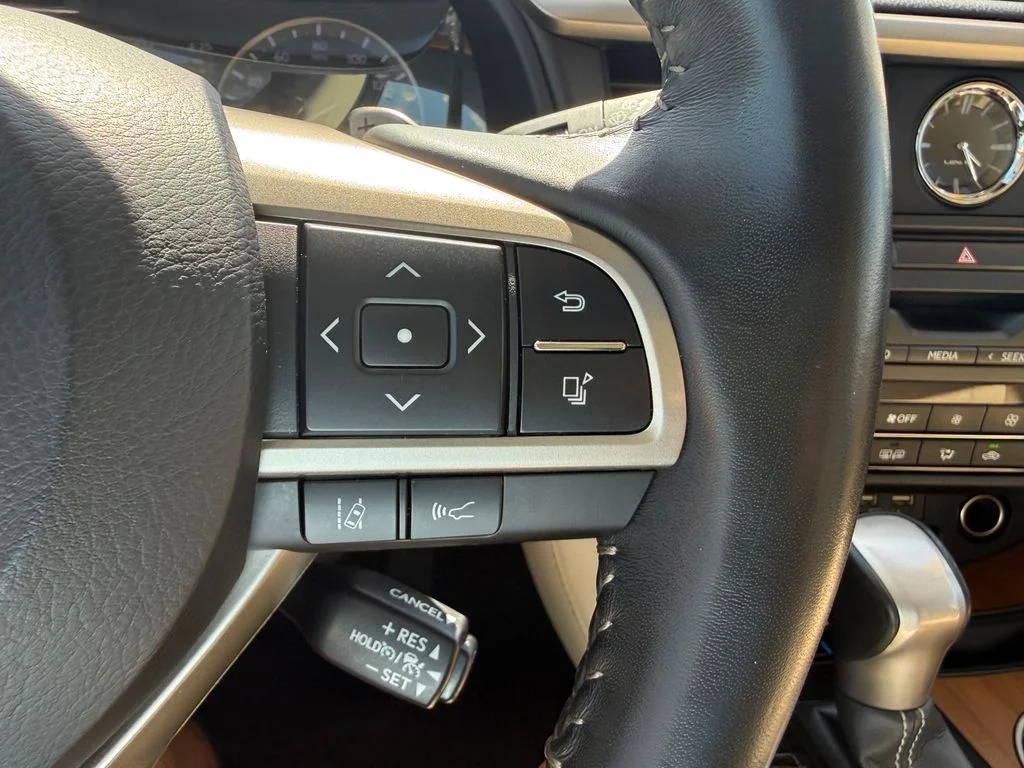 Used 2021 Black Lexus 350 image 17