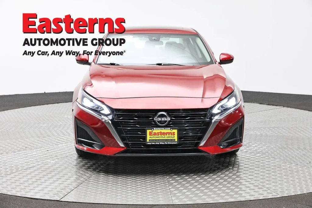 Used 2023 Red Nissan 2.5 SV image 2