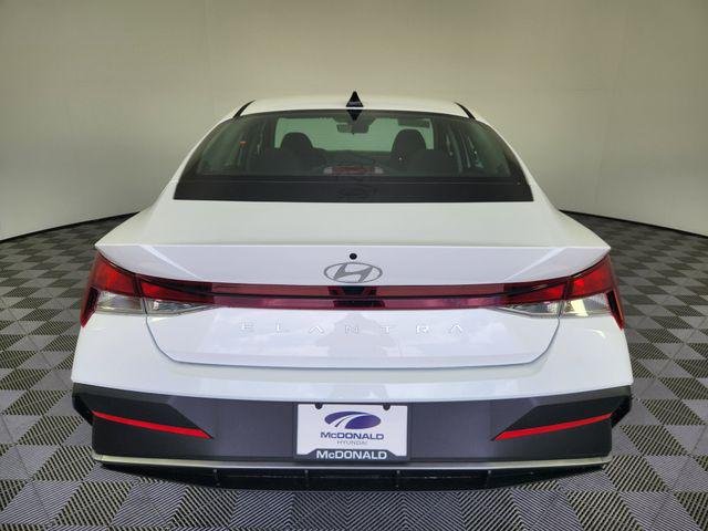 New 2026 White Hyundai SE image 4