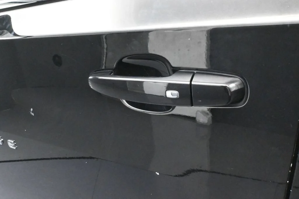 Used 2021 Mosaic Black Metallic Chevrolet RS image 41