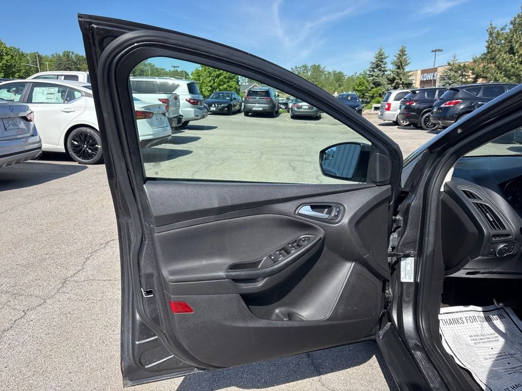 Used 2018 Gray Ford SE image 13