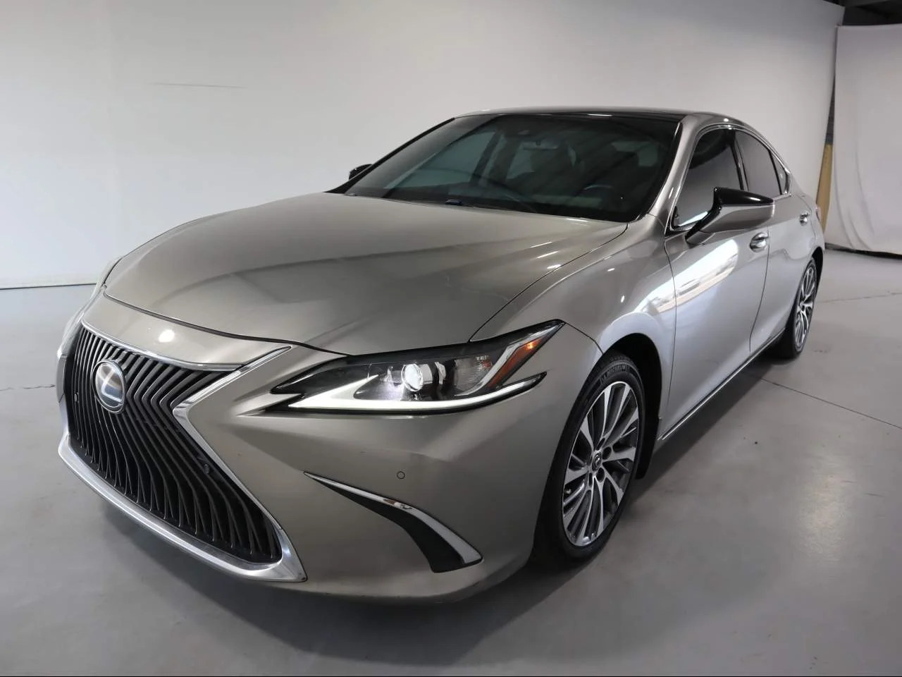 2019 Lexus ES