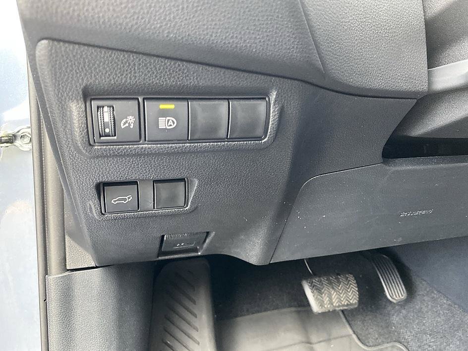 Used 2025 Celestite Toyota XLE image 26