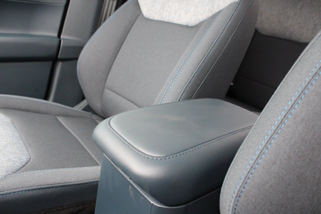 New 2026 Carbonized Gray Metallic Ford XLT image 18