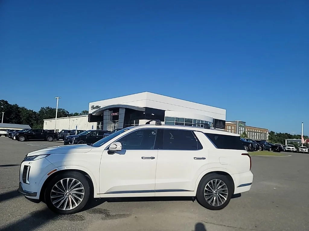 Used 2023 White Hyundai Calligraphy image 4