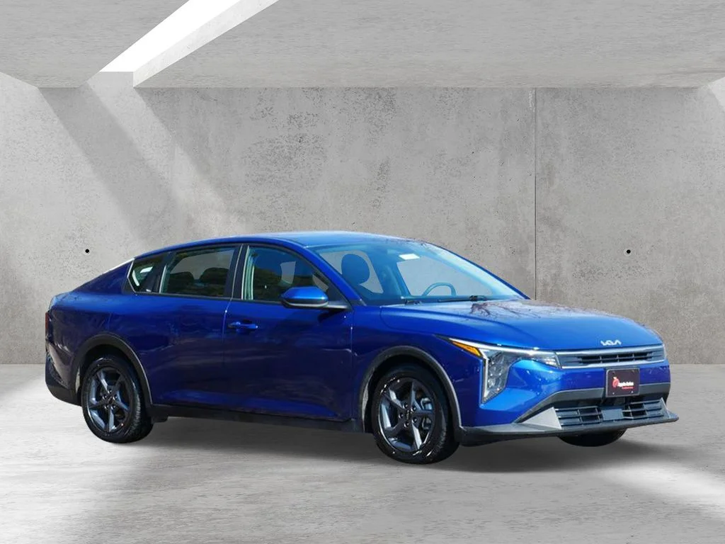 2025 Kia K4 LXS AT's photo