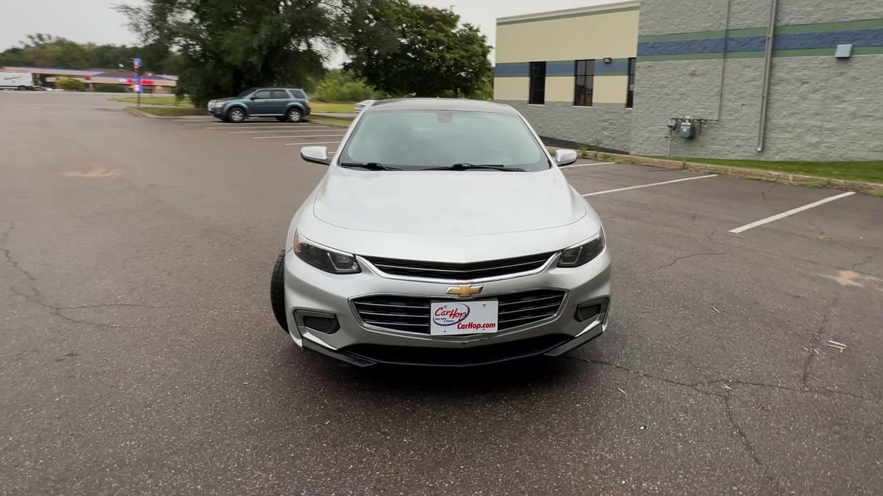 2018 Chevrolet Malibu 1LT photo 2