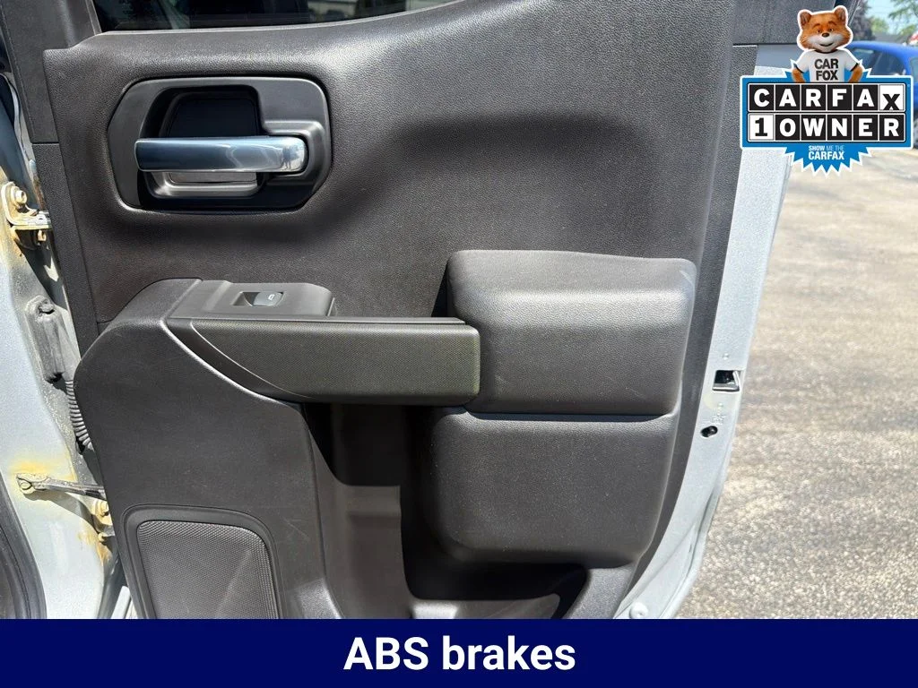 Used 2020 Silver Ice Metallic Chevrolet Custom image 23