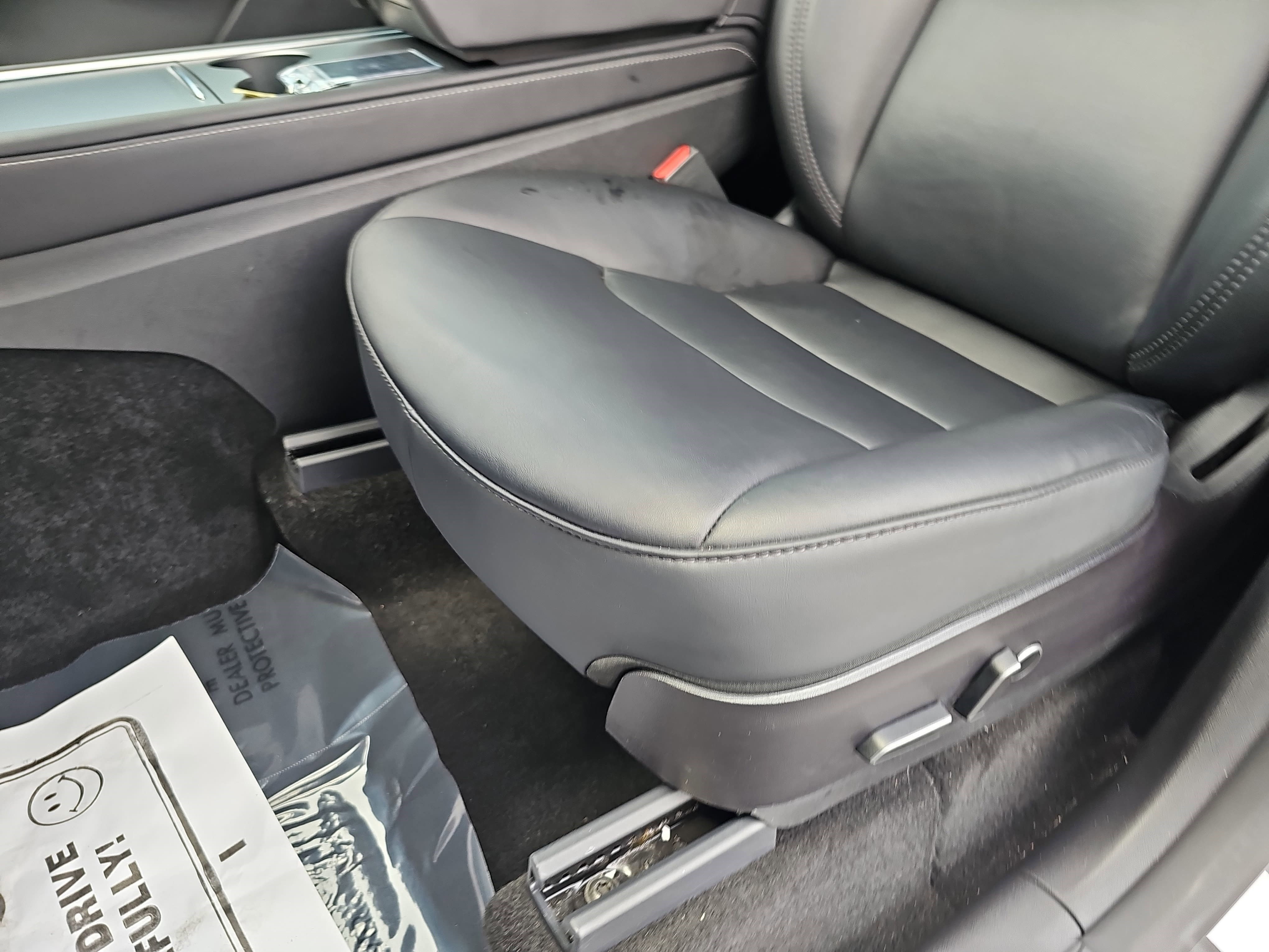 Used 2022  Tesla Long Range image 26