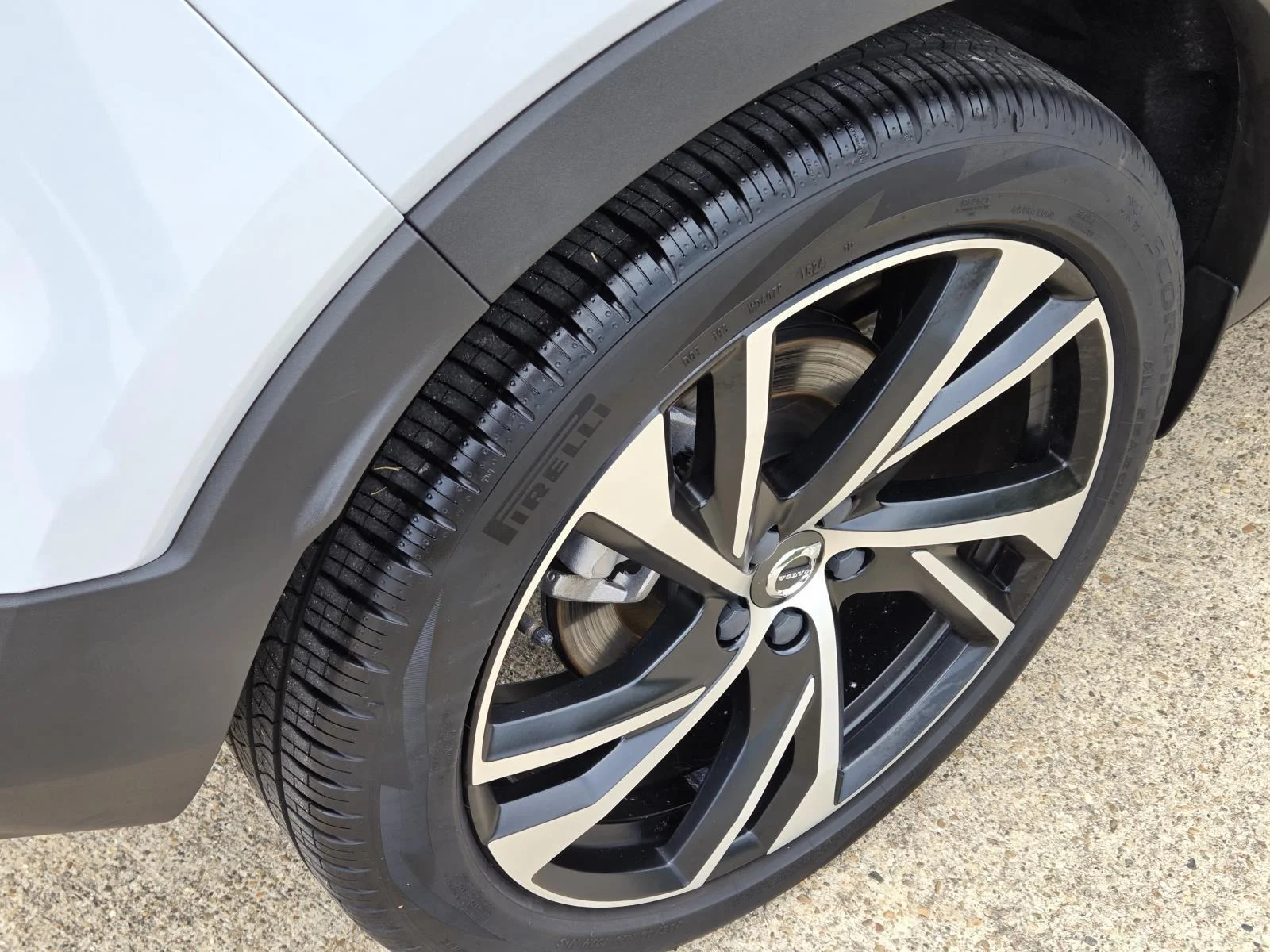 Used 2021 Glacier Silver Metallic Volvo R-Design image 13