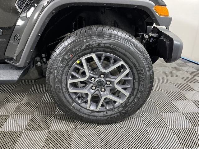 New 2026 Black Clear-Coat Exterior Paint Jeep Sahara image 5