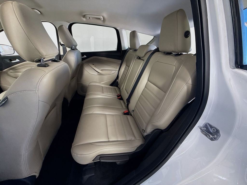Used 2019 Oxford White Ford SEL image 6