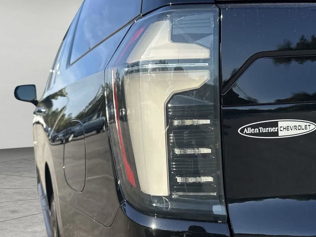 2026 Chevrolet Suburban Premier - Photo 34