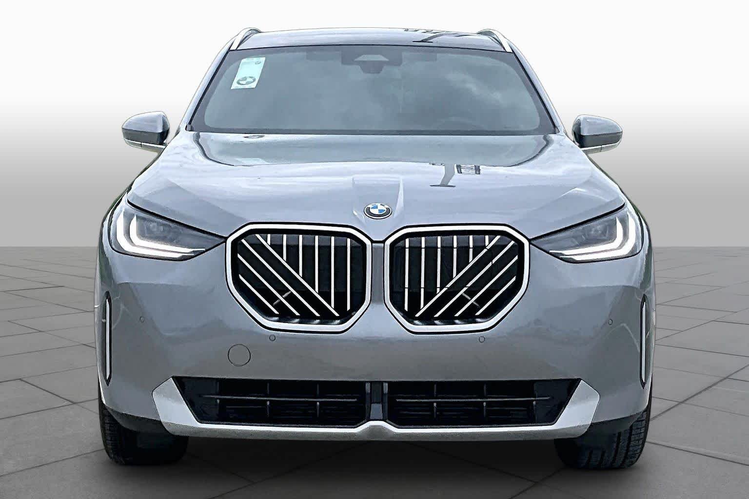 Used 2026 Skyscraper Grey Metallic BMW 30 xDrive image 3