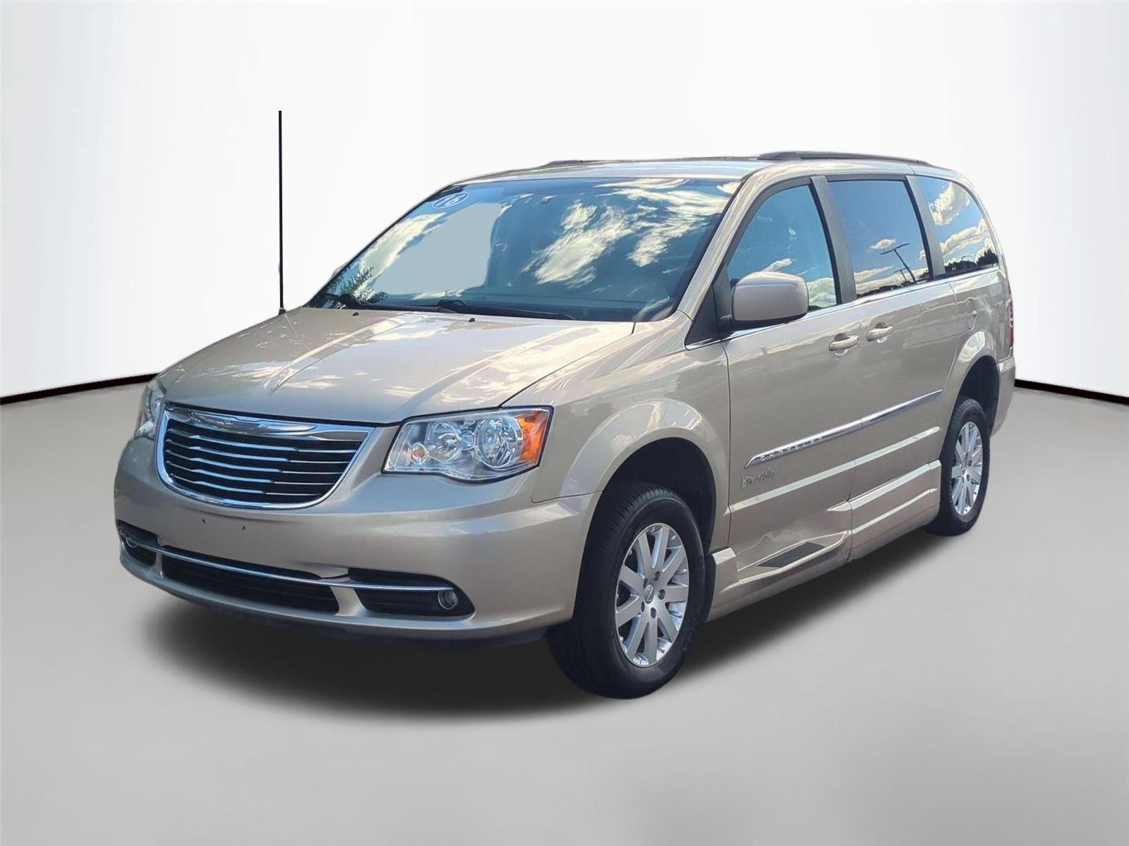 2016 Chrysler Town & Country Touring