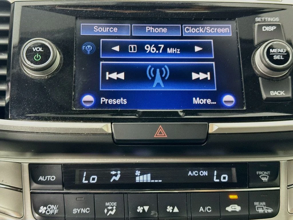 Used 2014 Silver Honda EX-L image 17