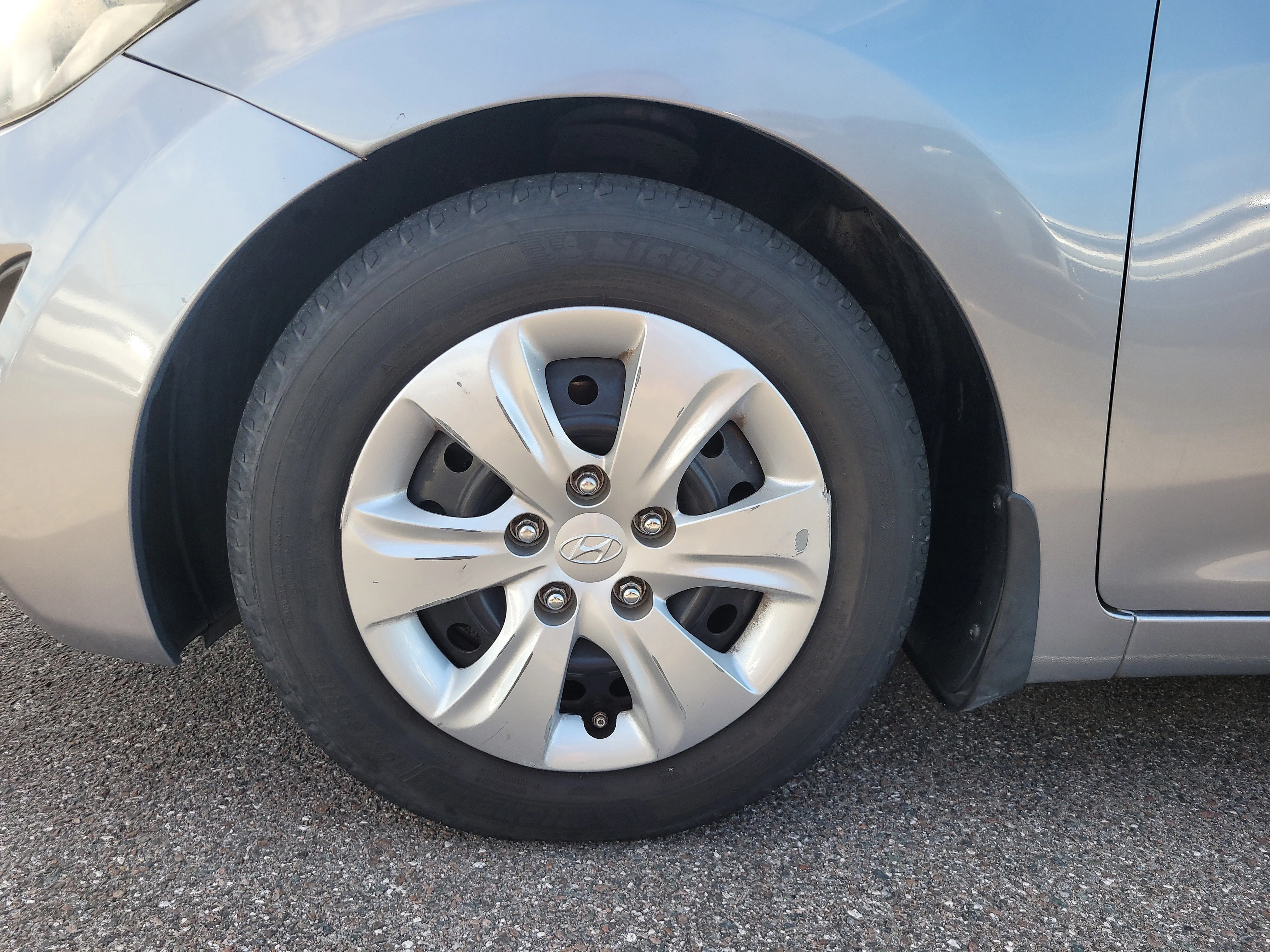Used 2016 Shale Gray Metallic Hyundai SE image 9